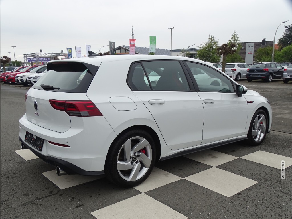 Volkswagen Golf VIII GTI*LED*NAVI*DSG*CAR PLAY*SHZG*PDC*DAB