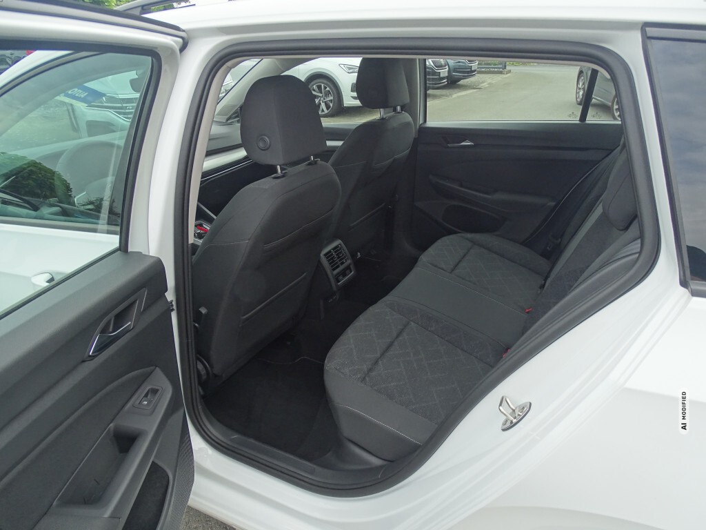 Volkswagen Golf 1.0 Life eTSI*DSG*NAVI*LED*PDC*DAB*SHZG*
