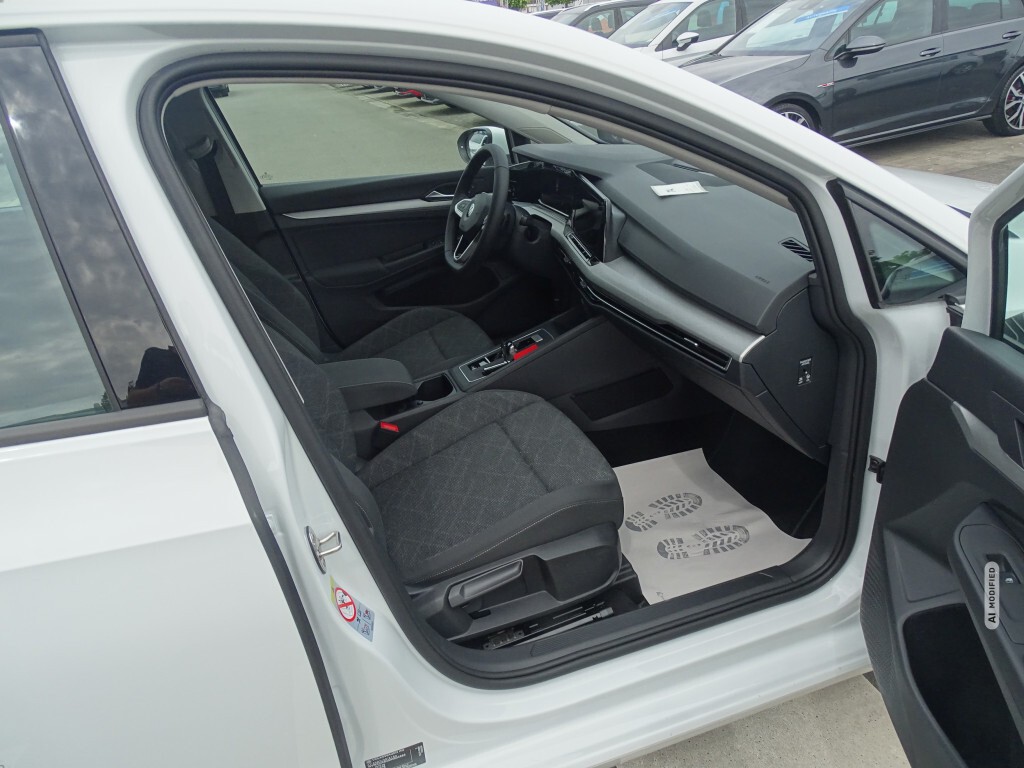 Volkswagen Golf 1.0 Life eTSI*DSG*NAVI*LED*PDC*DAB*SHZG*