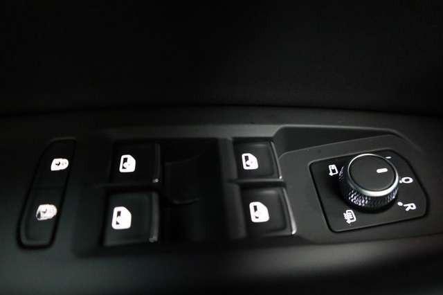 Volkswagen Touareg 3.0 TDI V6 R-LINE Black, 22-Zoll, AHK, Dynaudio, P