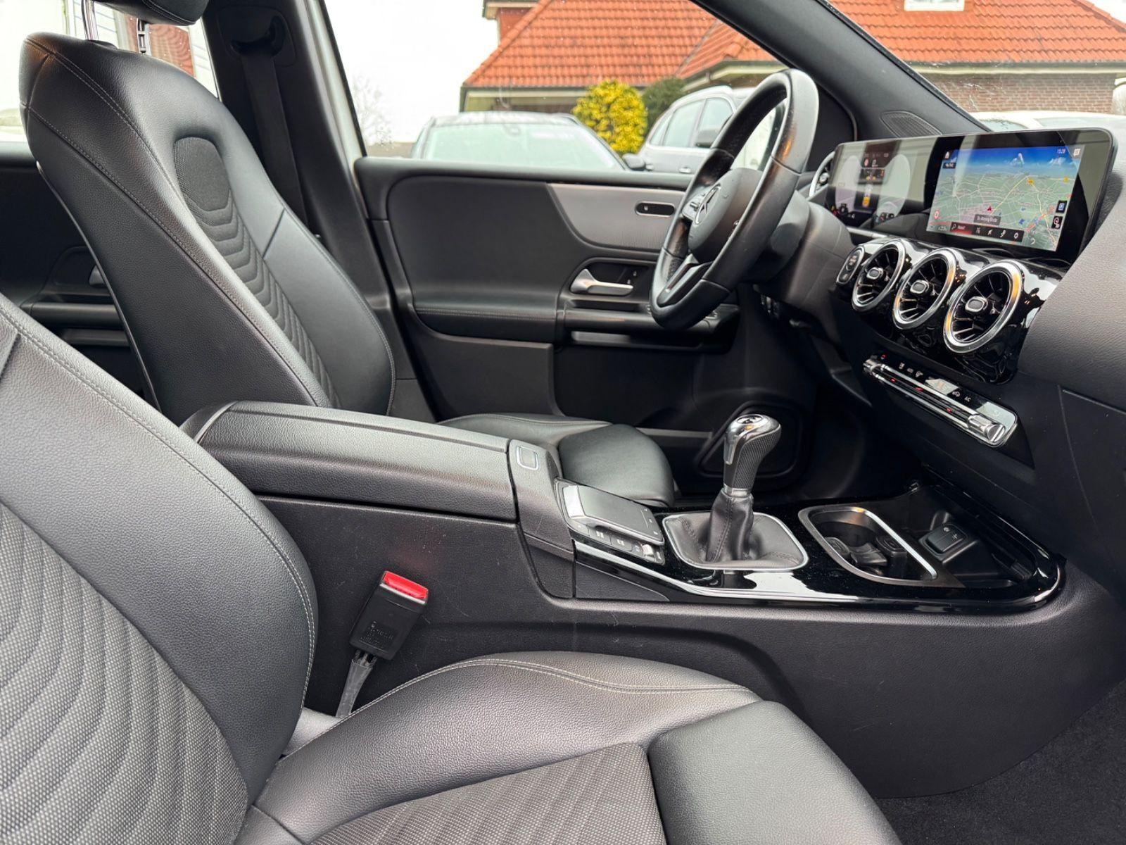 Mercedes-Benz B 180 d,VCockpit,NAVI,KAMERA,LEDER,SHZ,SPUR,1.HD