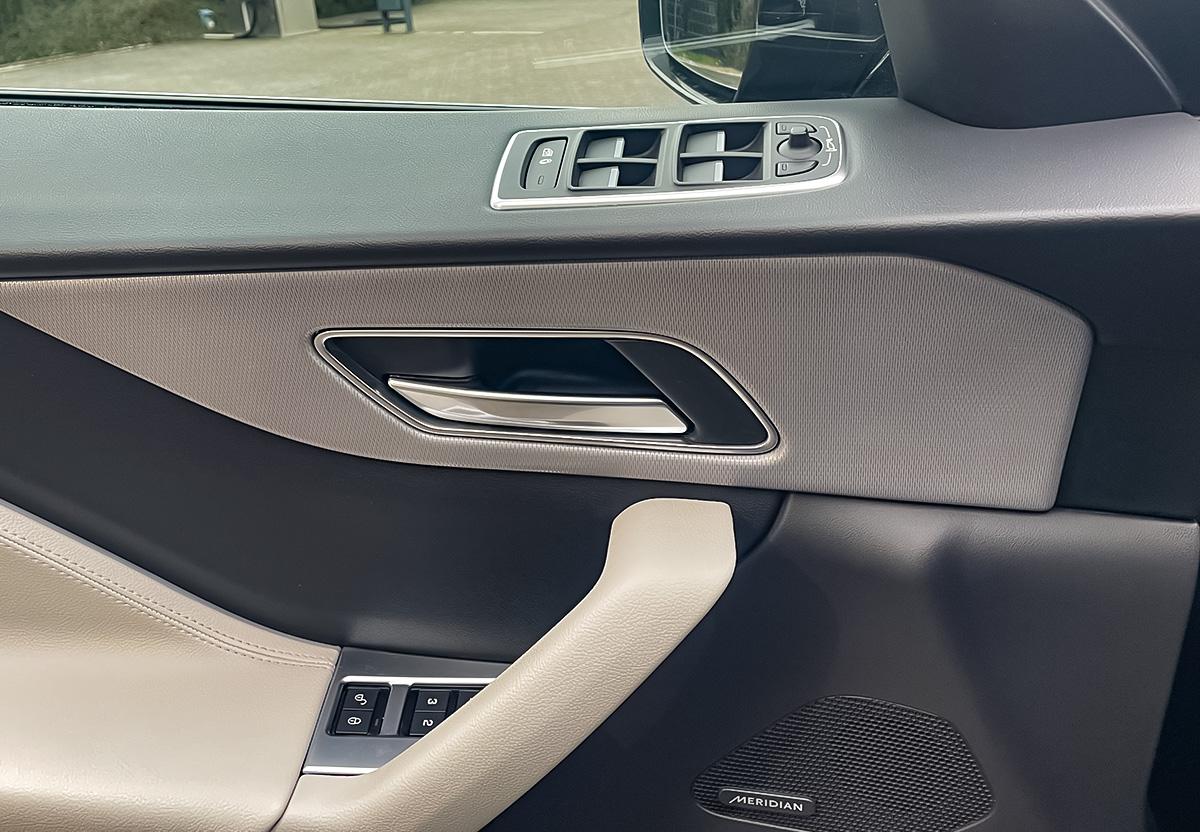 Jaguar F-Pace R-Sport 30d AWD NAVI VIRTUAL PANO AHK