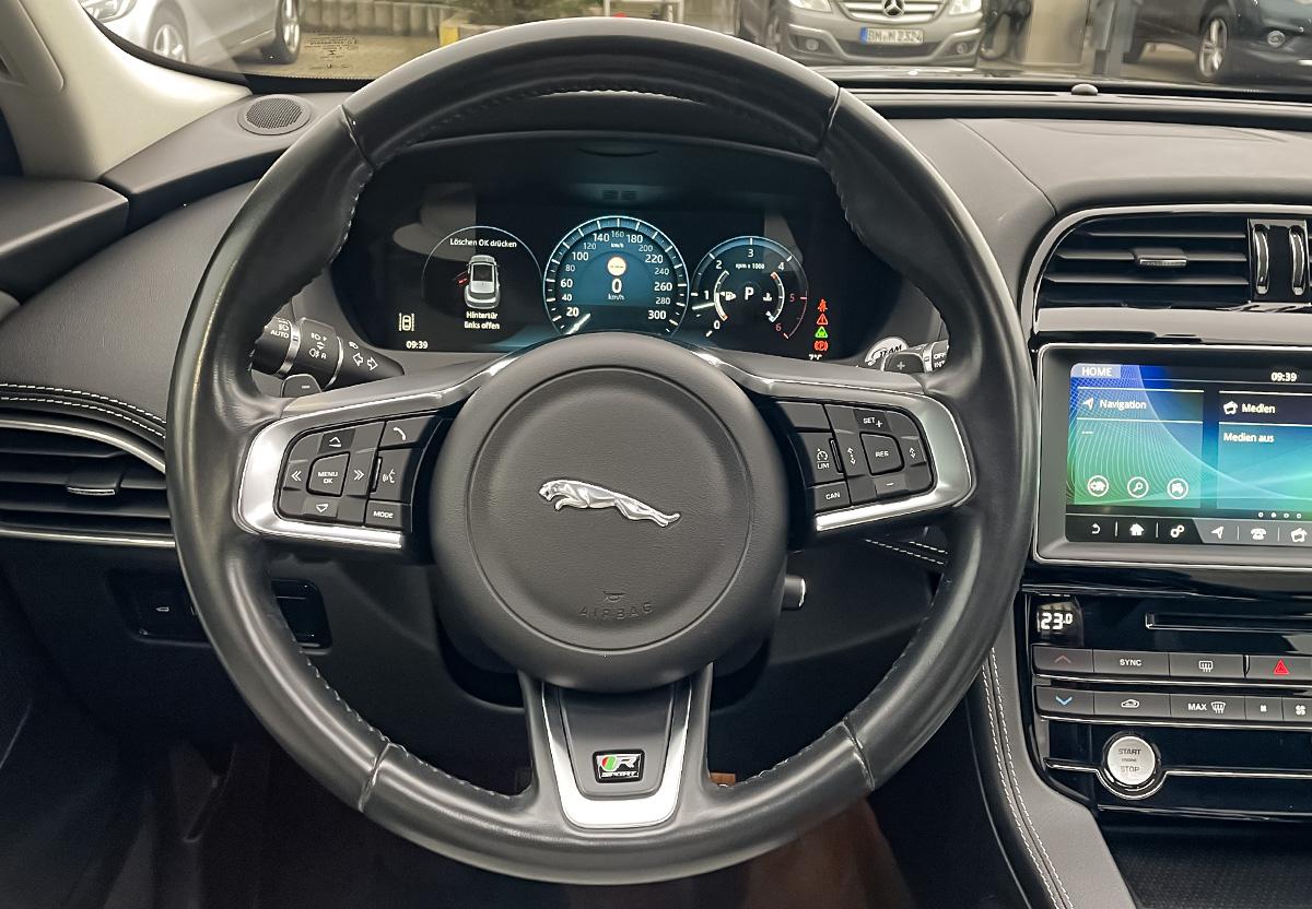 Jaguar F-Pace R-Sport 30d AWD NAVI VIRTUAL PANO AHK