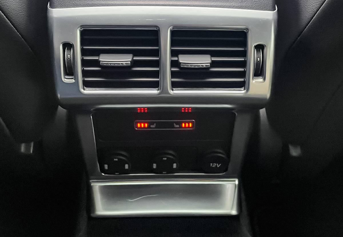 Jaguar F-Pace R-Sport 30d AWD NAVI VIRTUAL PANO AHK