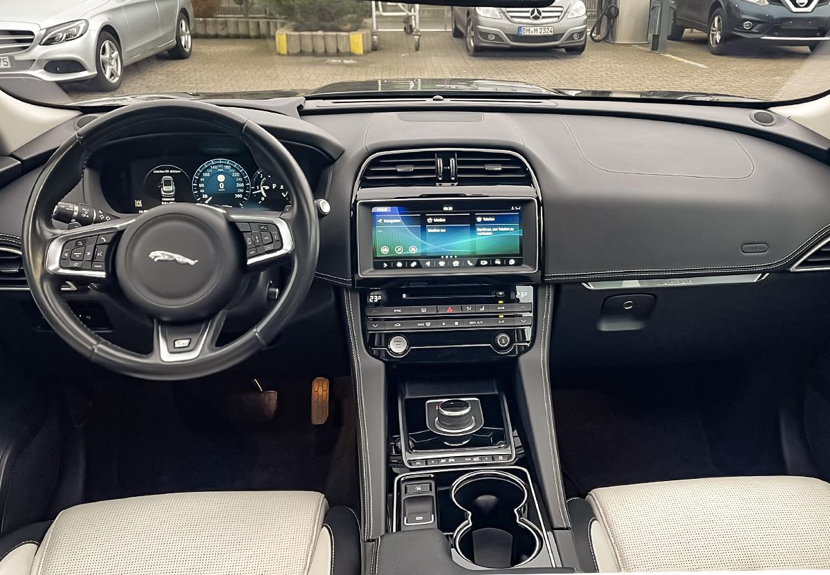 Jaguar F-Pace R-Sport 30d AWD NAVI VIRTUAL PANO AHK