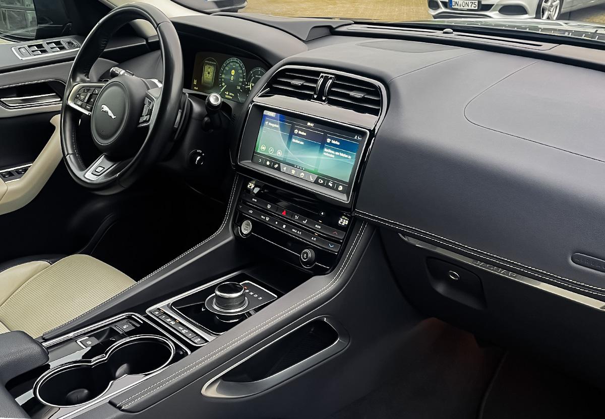 Jaguar F-Pace R-Sport 30d AWD NAVI VIRTUAL PANO AHK