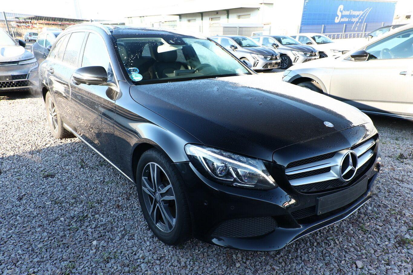 Mercedes-Benz C 300 T 245 Aut. Avantgarde LED Pano ParkAs Kam