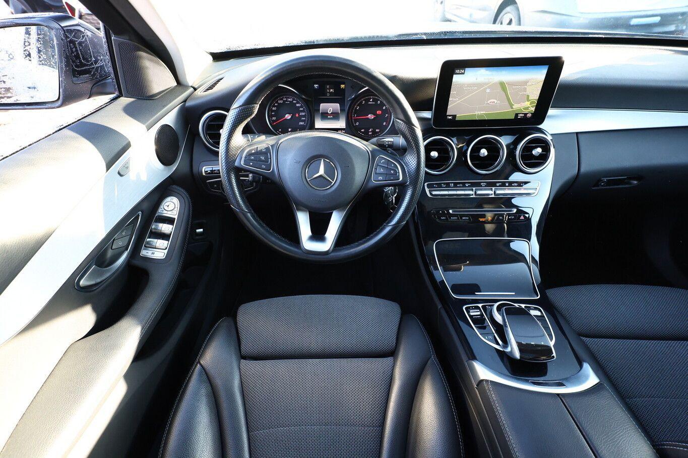Mercedes-Benz C 300 T 245 Aut. Avantgarde LED Pano ParkAs Kam