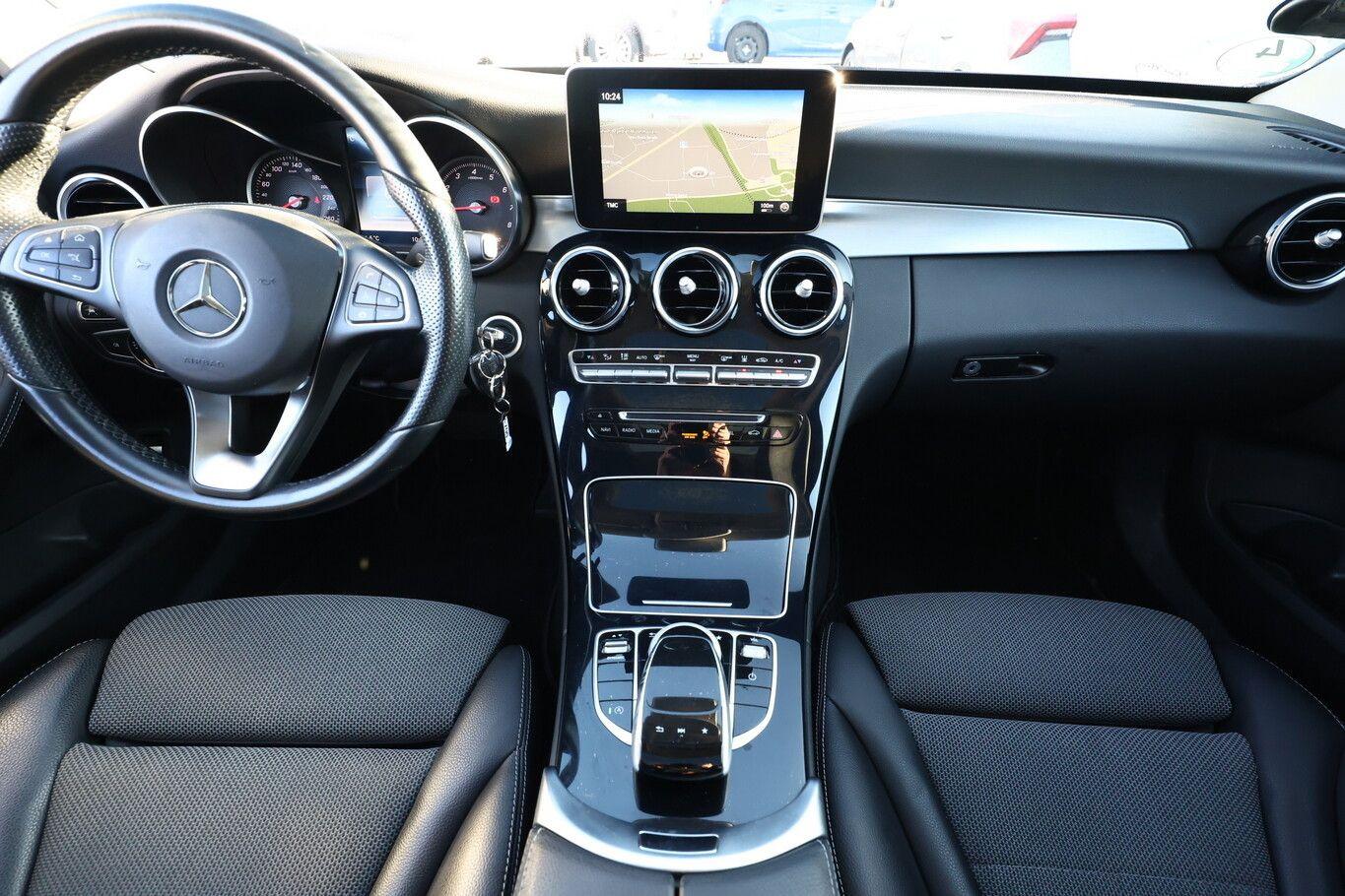 Mercedes-Benz C 300 T 245 Aut. Avantgarde LED Pano ParkAs Kam