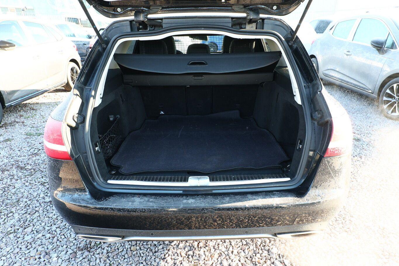 Mercedes-Benz C 300 T 245 Aut. Avantgarde LED Pano ParkAs Kam