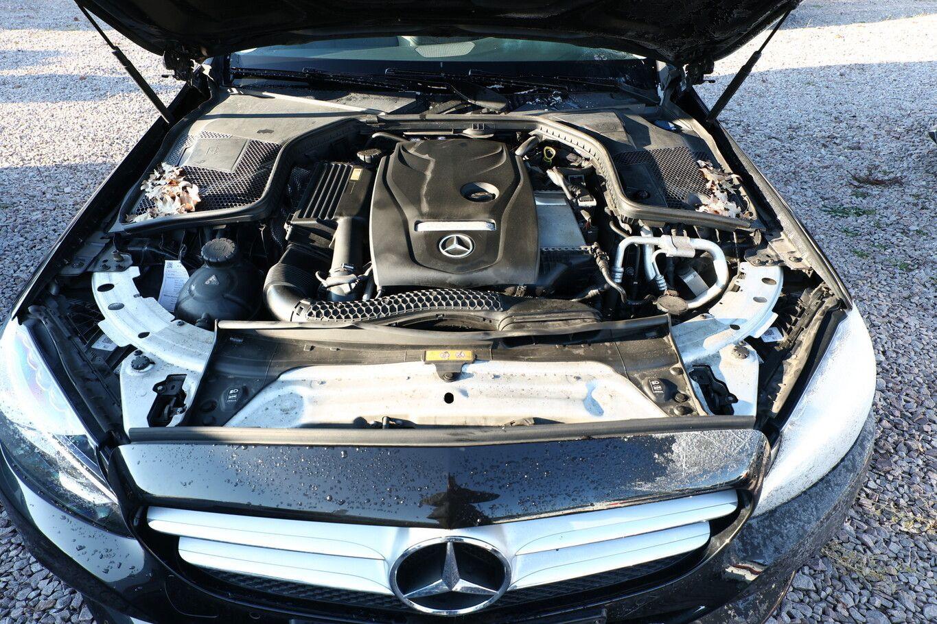 Mercedes-Benz C 300 T 245 Aut. Avantgarde LED Pano ParkAs Kam