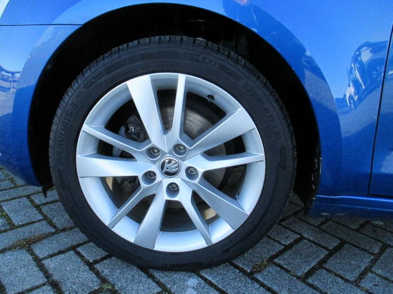 Skoda Octavia Combi 1.5 TSI ACT Style Navi Einparkhilfe LED Klima 