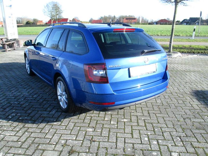 Skoda Octavia Kombi 1.5 TSI ACT Style Navi Einparkhilfe LED Klima 