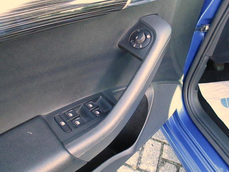 Skoda Octavia Combi 1.5 TSI ACT Style Navi Einparkhilfe LED Klima 