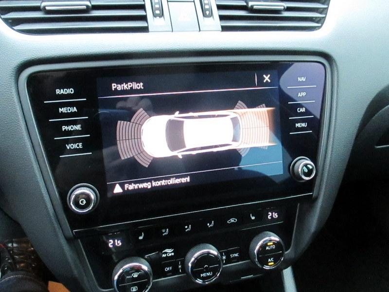 Skoda Octavia Combi 1.5 TSI ACT Style Navi Einparkhilfe LED Klima 
