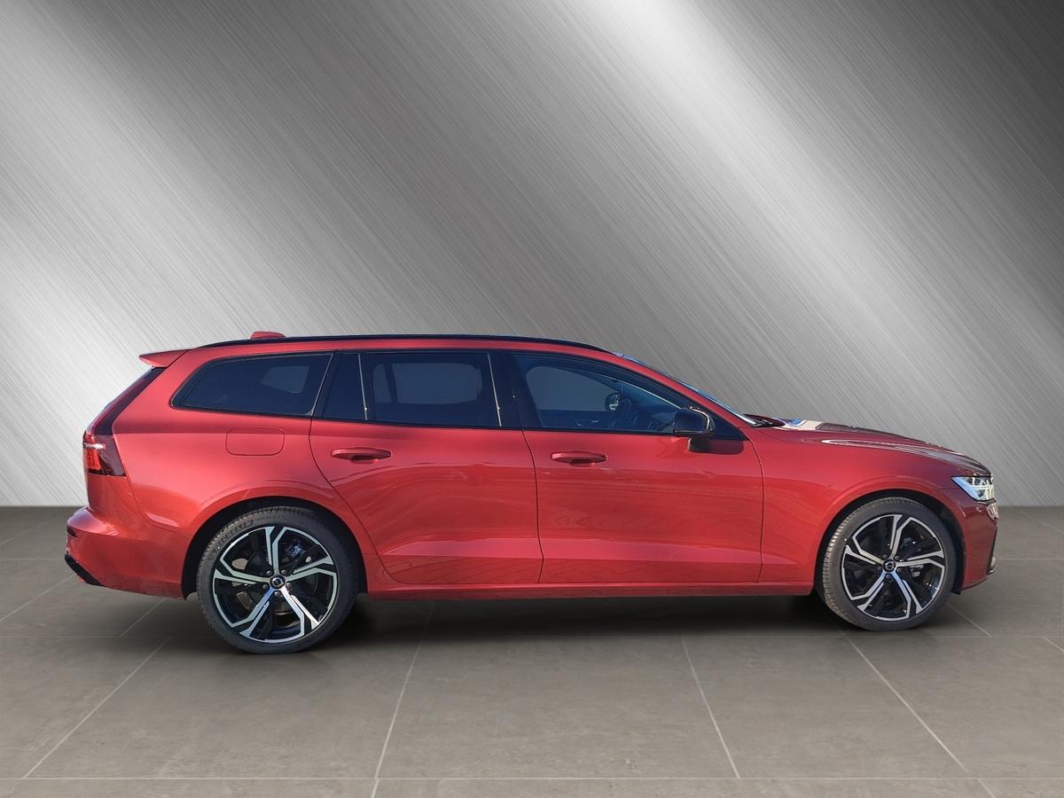 Volvo V60 B4 (Diesel) Plus Dark*PANORAMA-DACH*HARMAN/KARDON*R-CAM*