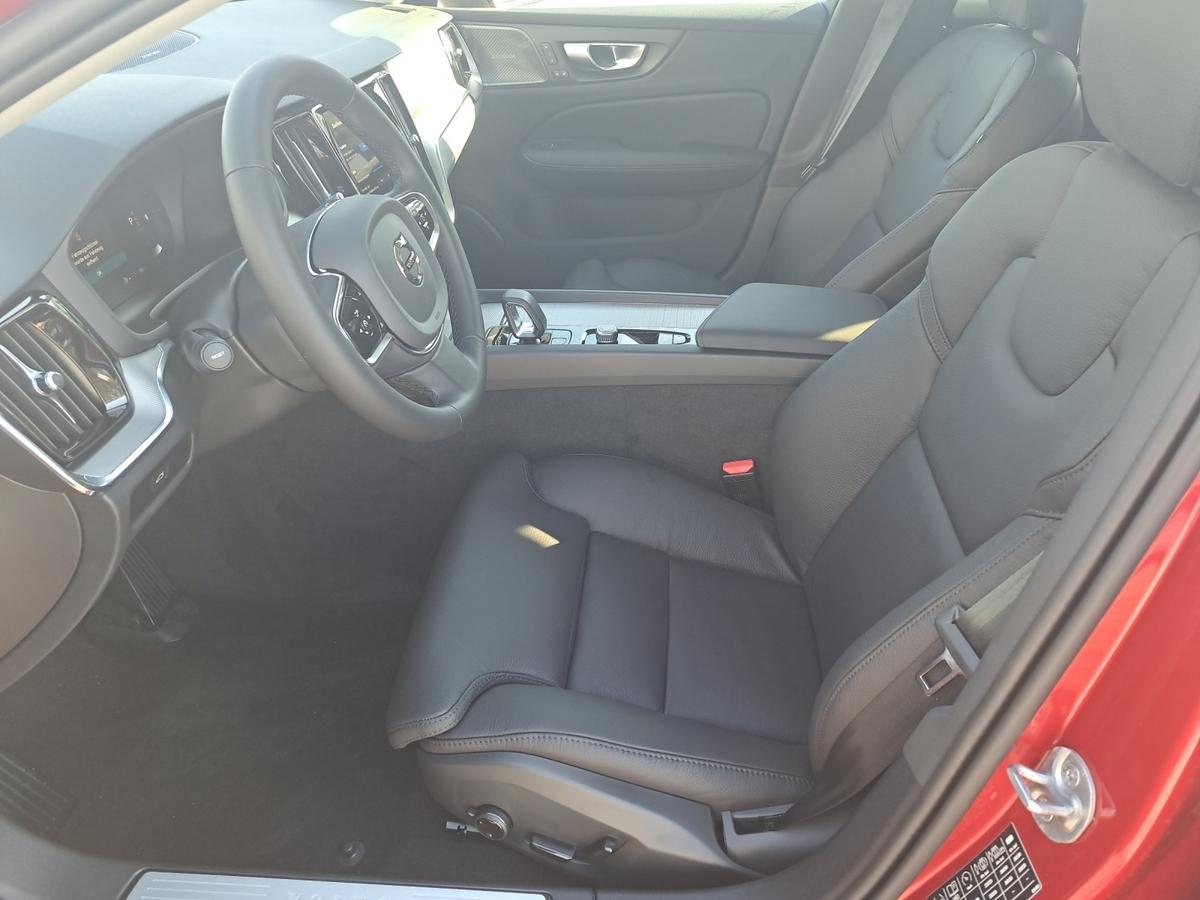 Volvo V60 B4 (Diesel) Plus Dark*PANORAMA-DACH*HARMAN/KARDON*R-CAM*