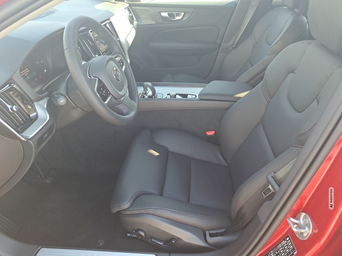 Volvo V60 B4 (Diesel) Plus Dark*PANORAMA-DACH*HARMAN/KARDON*R-CAM*