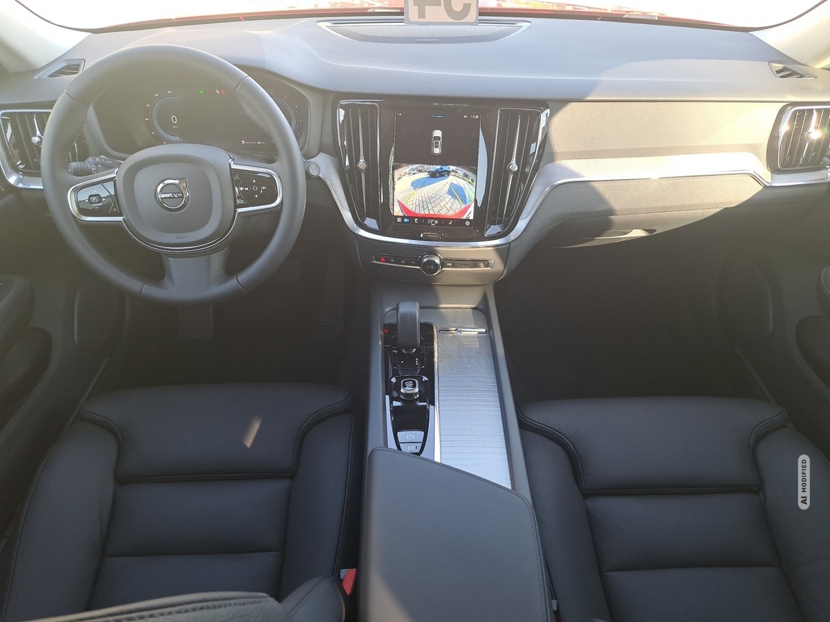 Volvo V60 B4 (Diesel) Plus Dark*PANORAMA-DACH*HARMAN/KARDON*R-CAM*