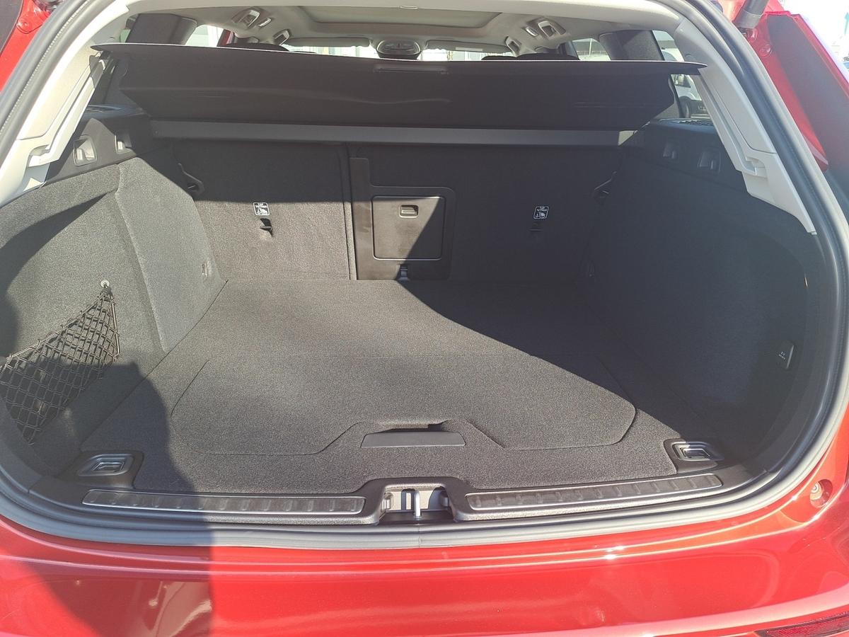 Volvo V60 B4 (Diesel) Plus Dark*PANORAMA-DACH*HARMAN/KARDON*R-CAM*