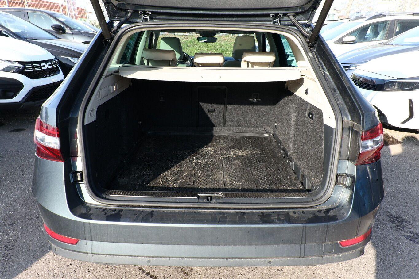 Skoda Superb Combi 1.5 TSI 150 DSG Style Pano Nav ACC
