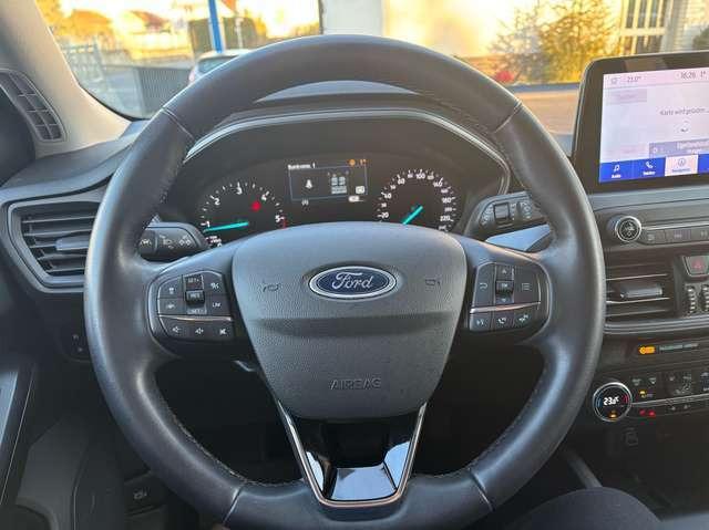 Ford Focus Cool&Connect*Aut.*KAM*NAV*LED*ACC*CARPLAY*Keyfree