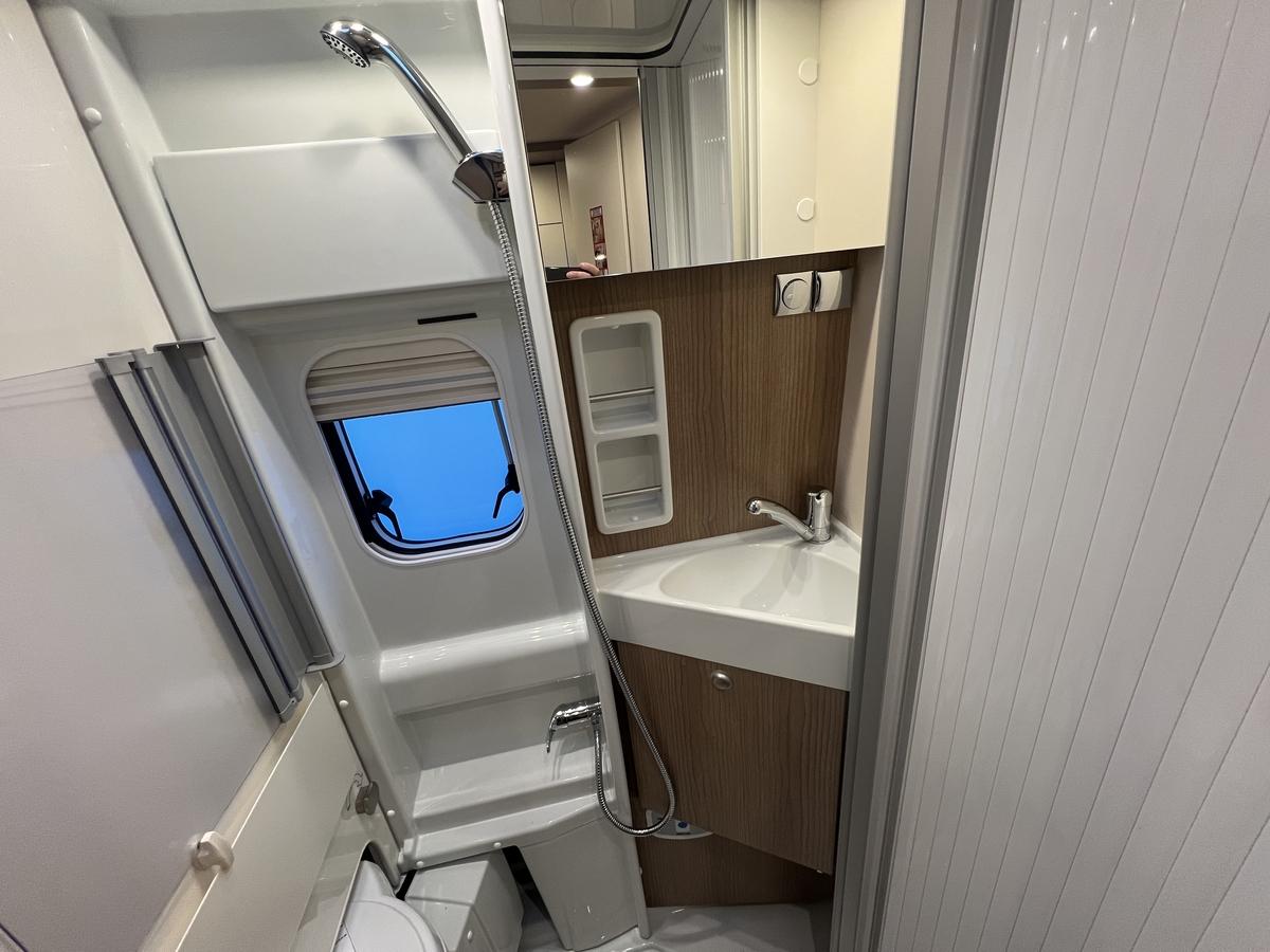 Malibu Van Two Rooms 640 LE RB GT Skyview+180PS+Dieselheizung