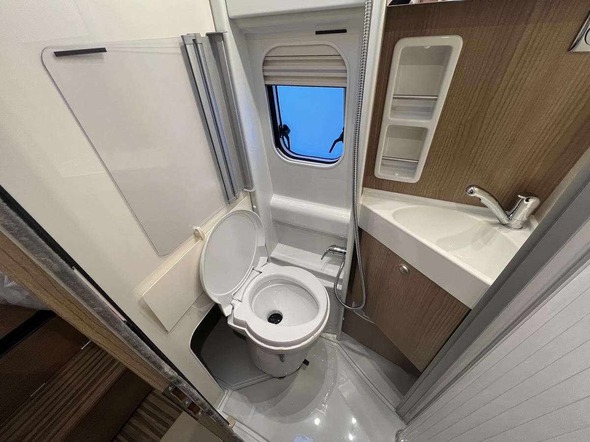 Malibu Van Two Rooms 640 LE RB GT Skyview+180PS+Dieselheizung