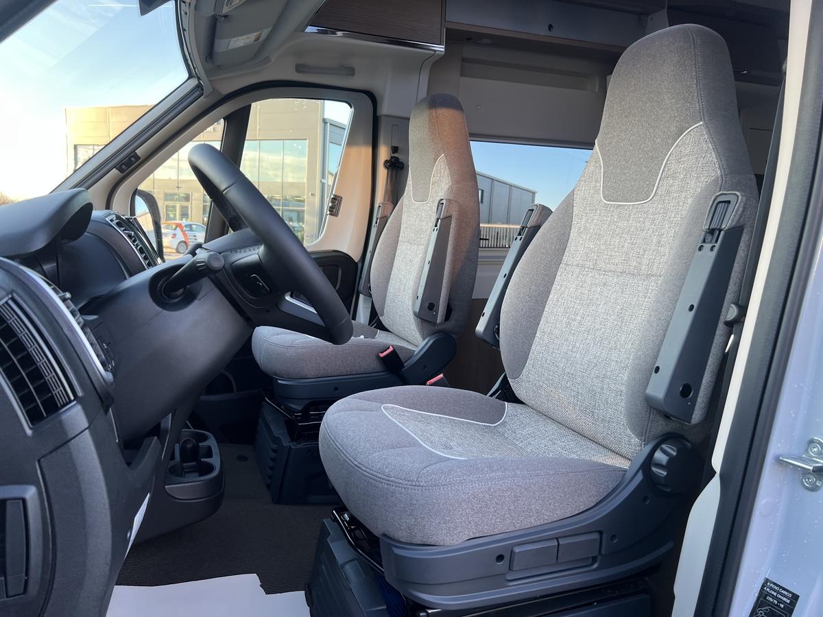 Malibu Van Two Rooms 640 LE RB GT Skyview+180PS+Dieselheizung