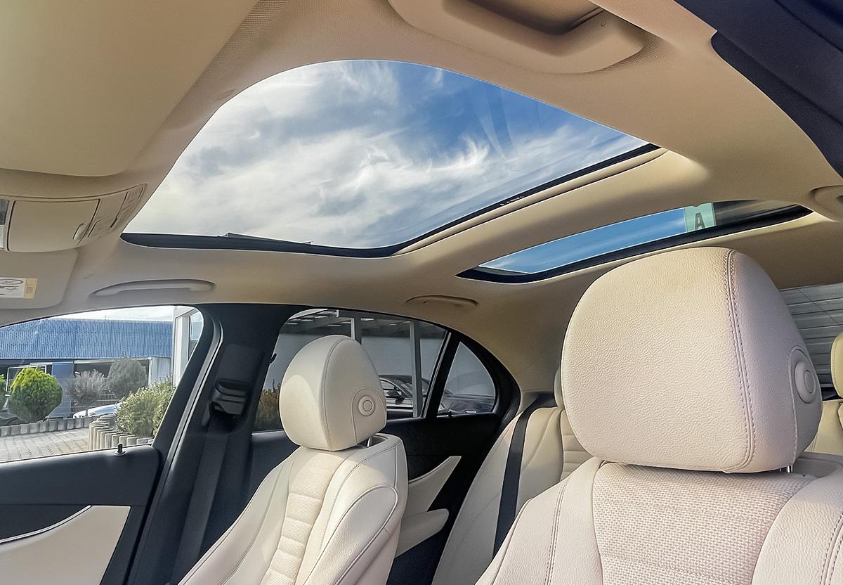 Mercedes-Benz E 400 d AMG Line 4Matic WIDE PANO SHZ PDC RFK