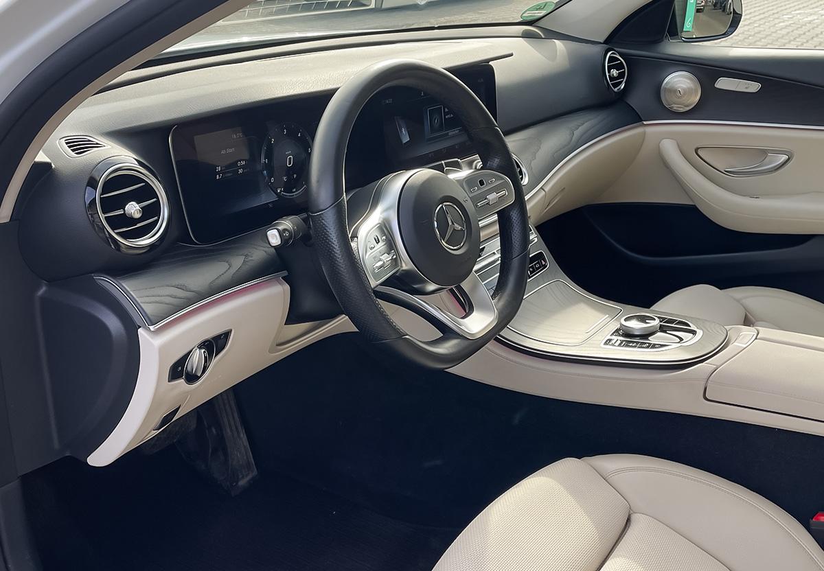 Mercedes-Benz E 400 d AMG Line 4Matic WIDE PANO SHZ PDC RFK