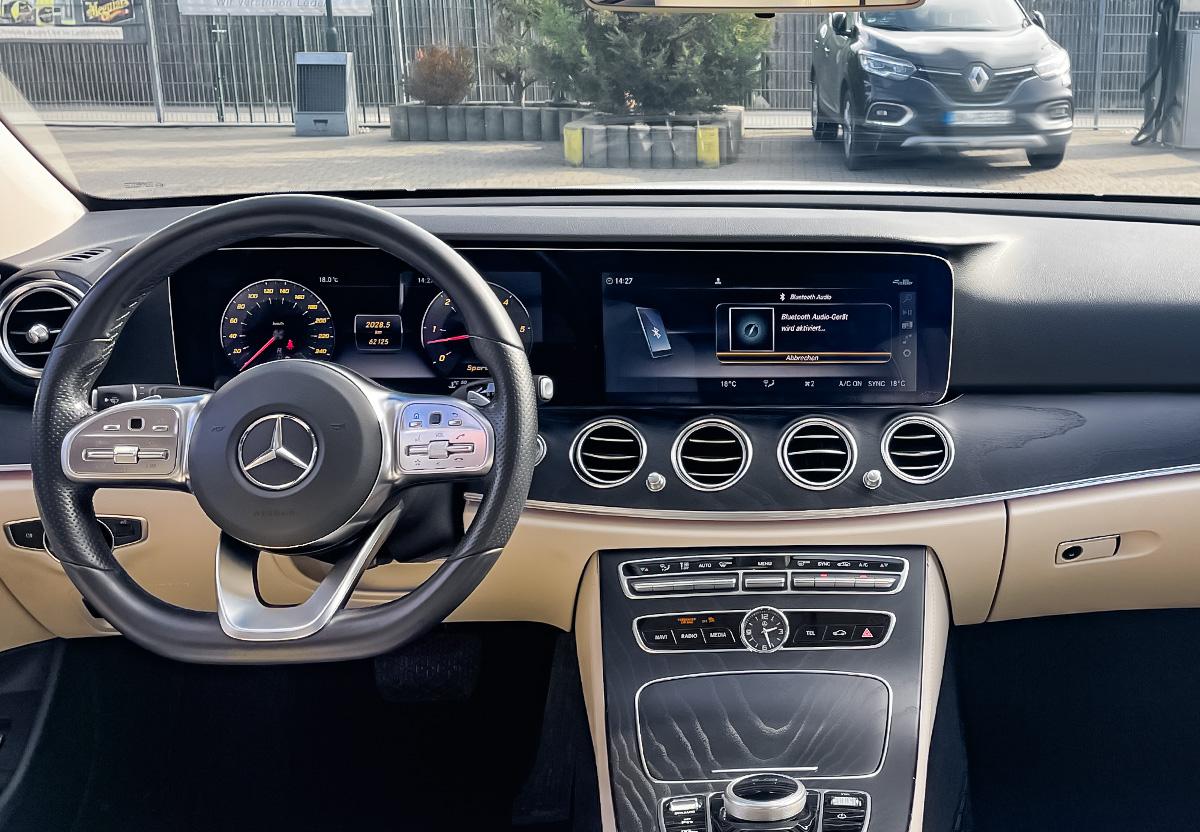 Mercedes-Benz E 400 d AMG Line 4Matic WIDE PANO SHZ PDC RFK