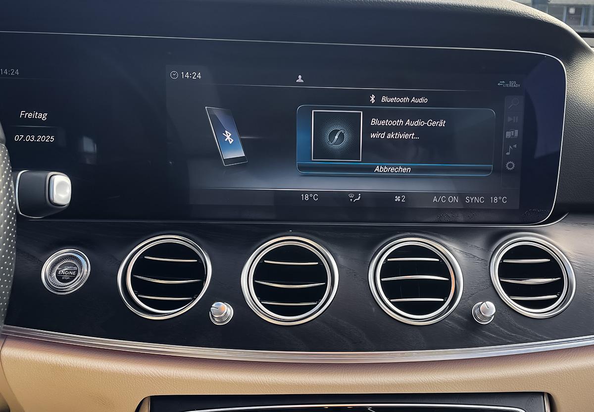 Mercedes-Benz E 400 d AMG Line 4Matic WIDE PANO SHZ PDC RFK