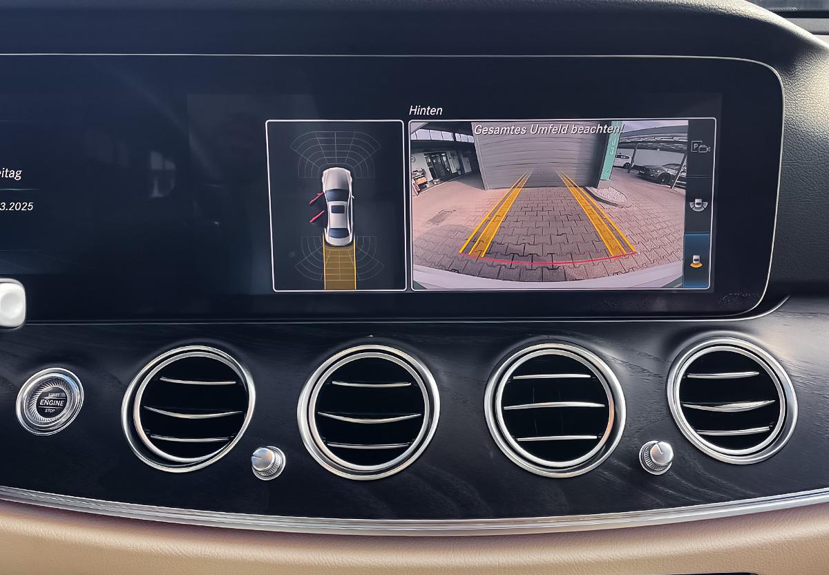 Mercedes-Benz E 400 d AMG Line 4Matic WIDE PANO SHZ PDC RFK