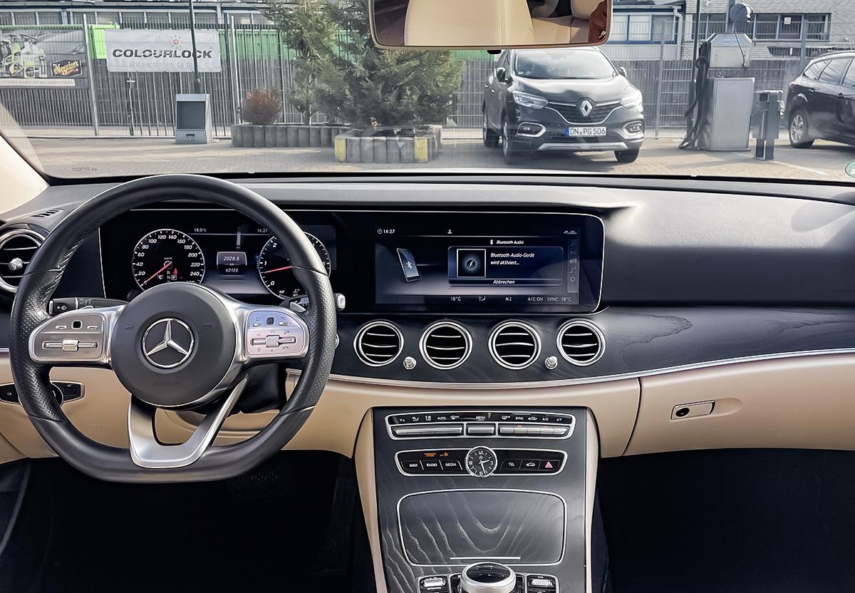 Mercedes-Benz E 400 d AMG Line 4Matic WIDE PANO SHZ PDC RFK