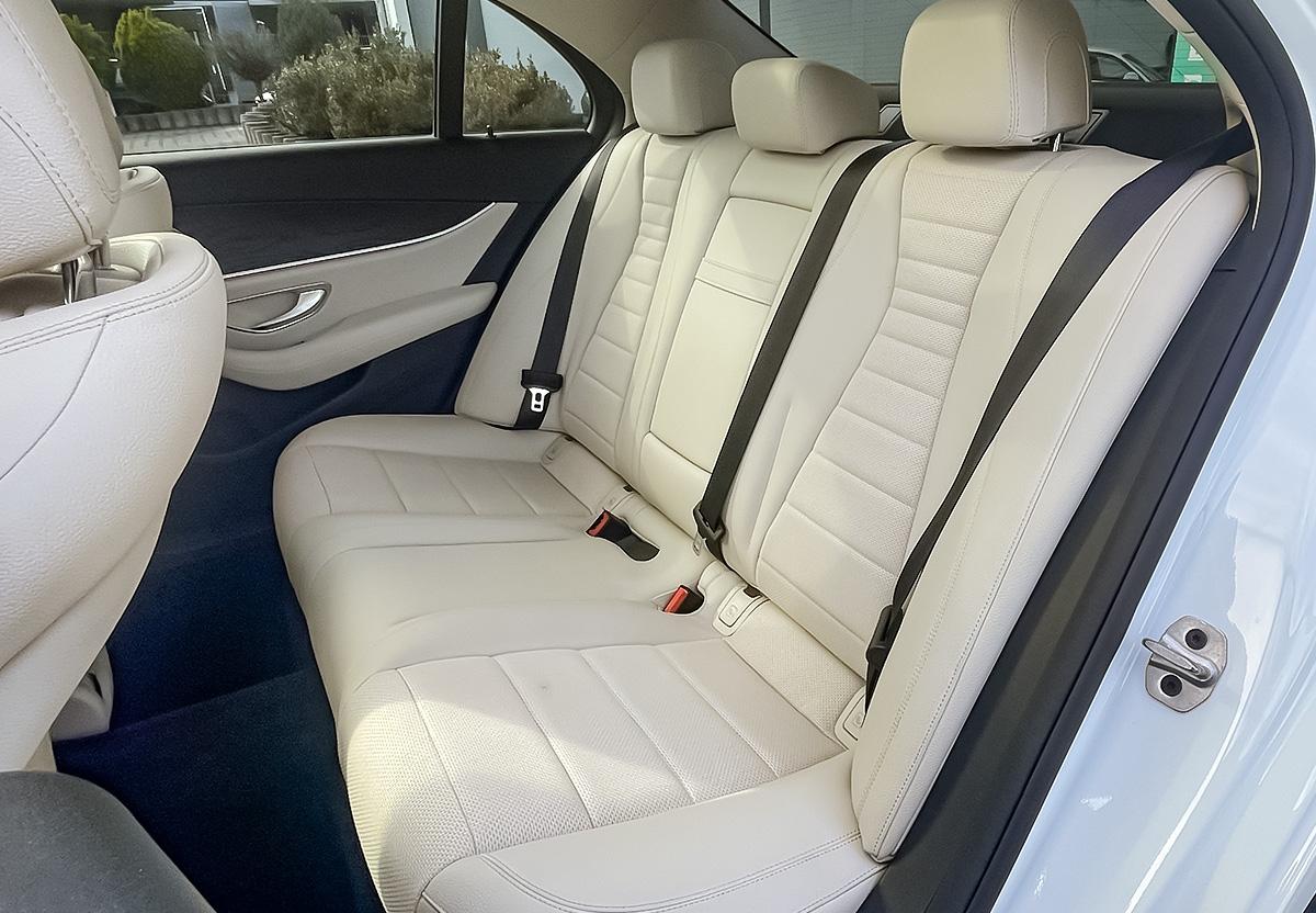 Mercedes-Benz E 400 d AMG Line 4Matic WIDE PANO SHZ PDC RFK