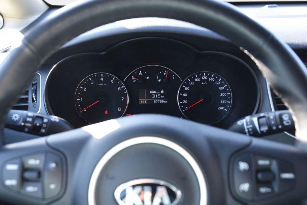 Kia Carens Dream Team