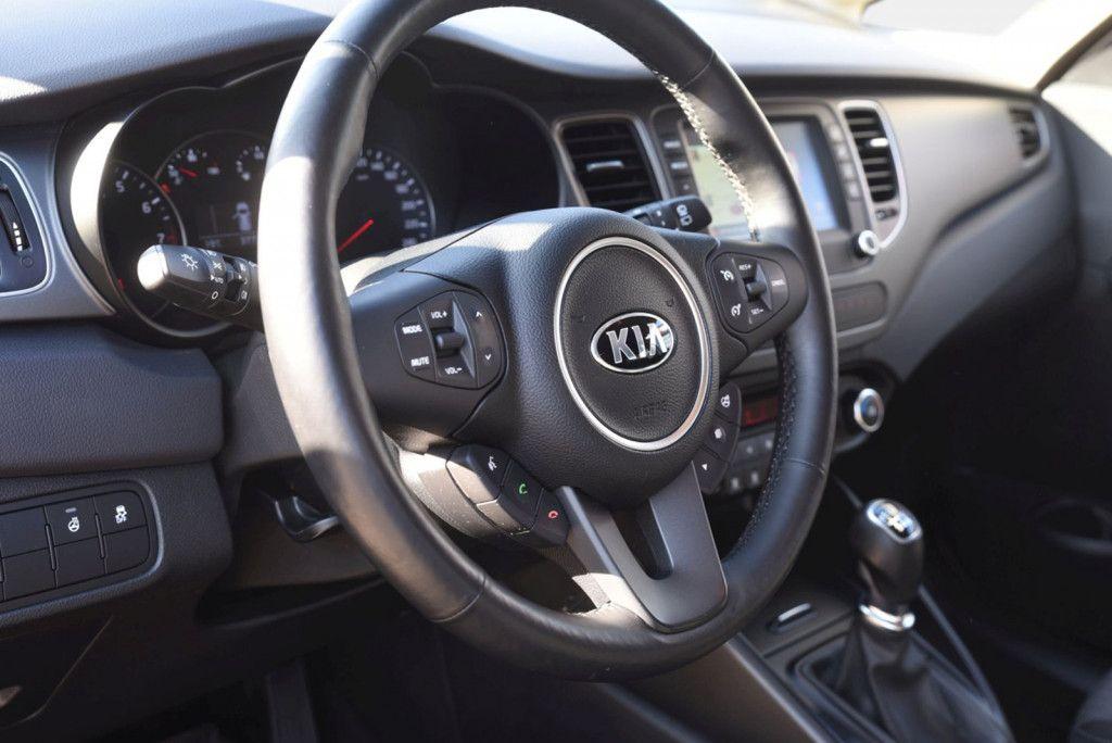 Kia Carens Dream Team