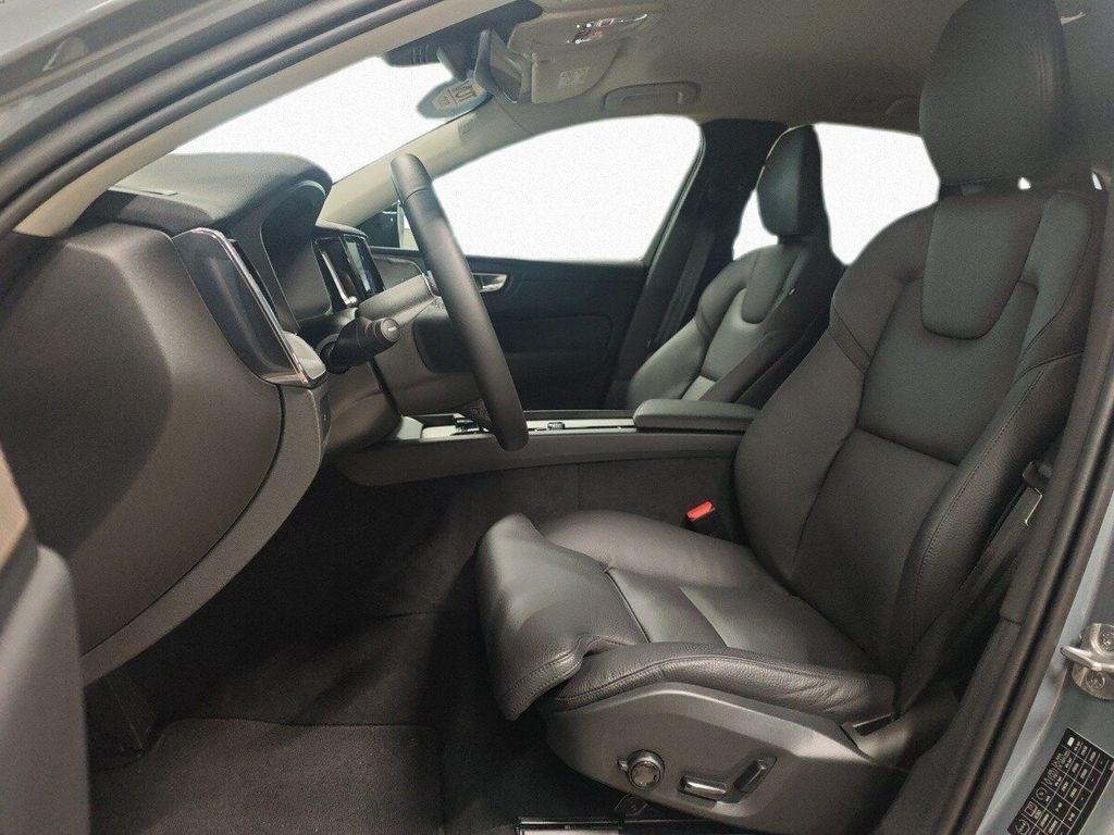 Volvo XC60 B4 Plus Dark AHK+RFK+NAVI+MEMORY-SITZ+LENKRAD-HZ