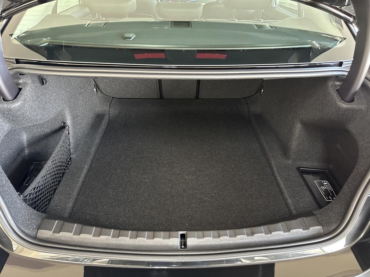 BMW 320i Limousine Standheizung LED el Sitze  PDC 