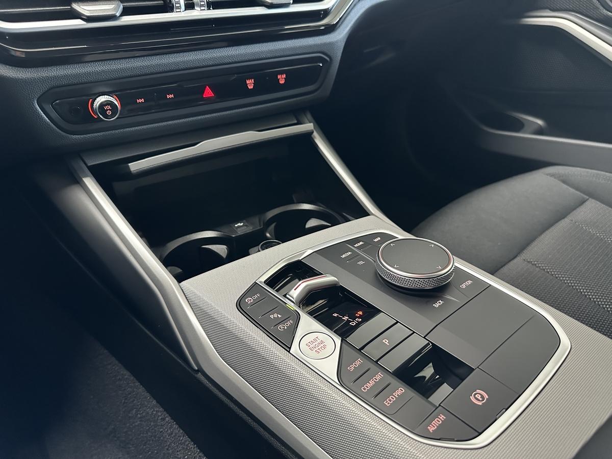 BMW 320i Limousine Standheizung LED el Sitze  PDC 