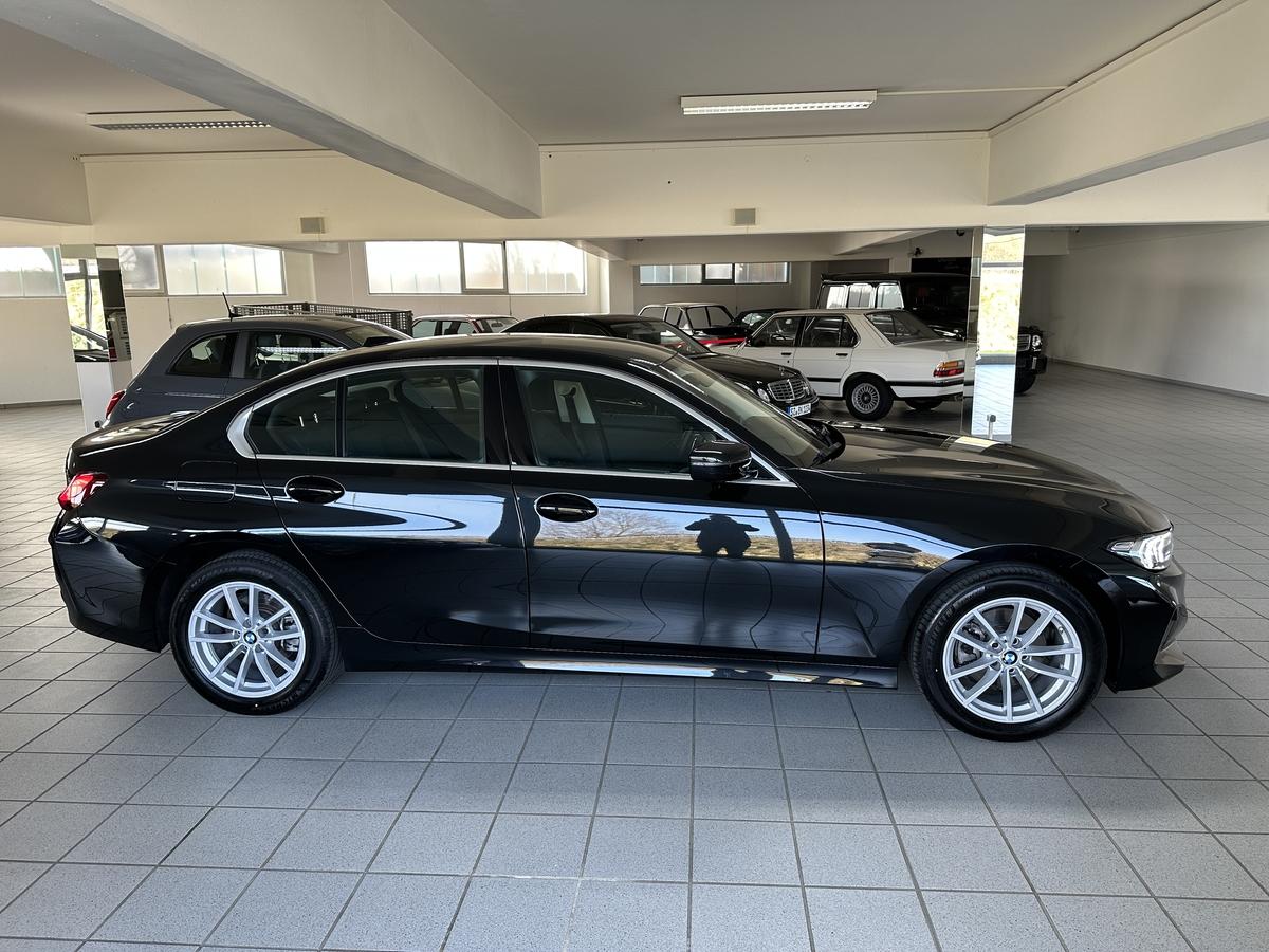 BMW 320i Limousine Standheizung LED el Sitze  PDC 