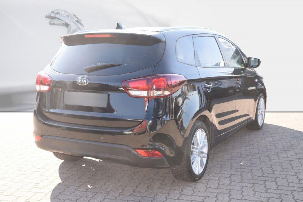 Kia Carens Dream Team