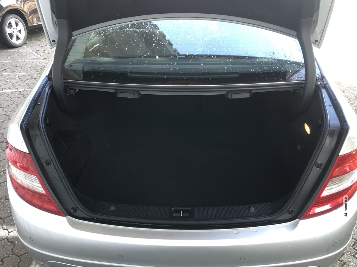 Mercedes-Benz C 180 NUR EXPORT GEPFLEGT*NAVI*KLIMAAUT*PTS VO*HI*SHZ 