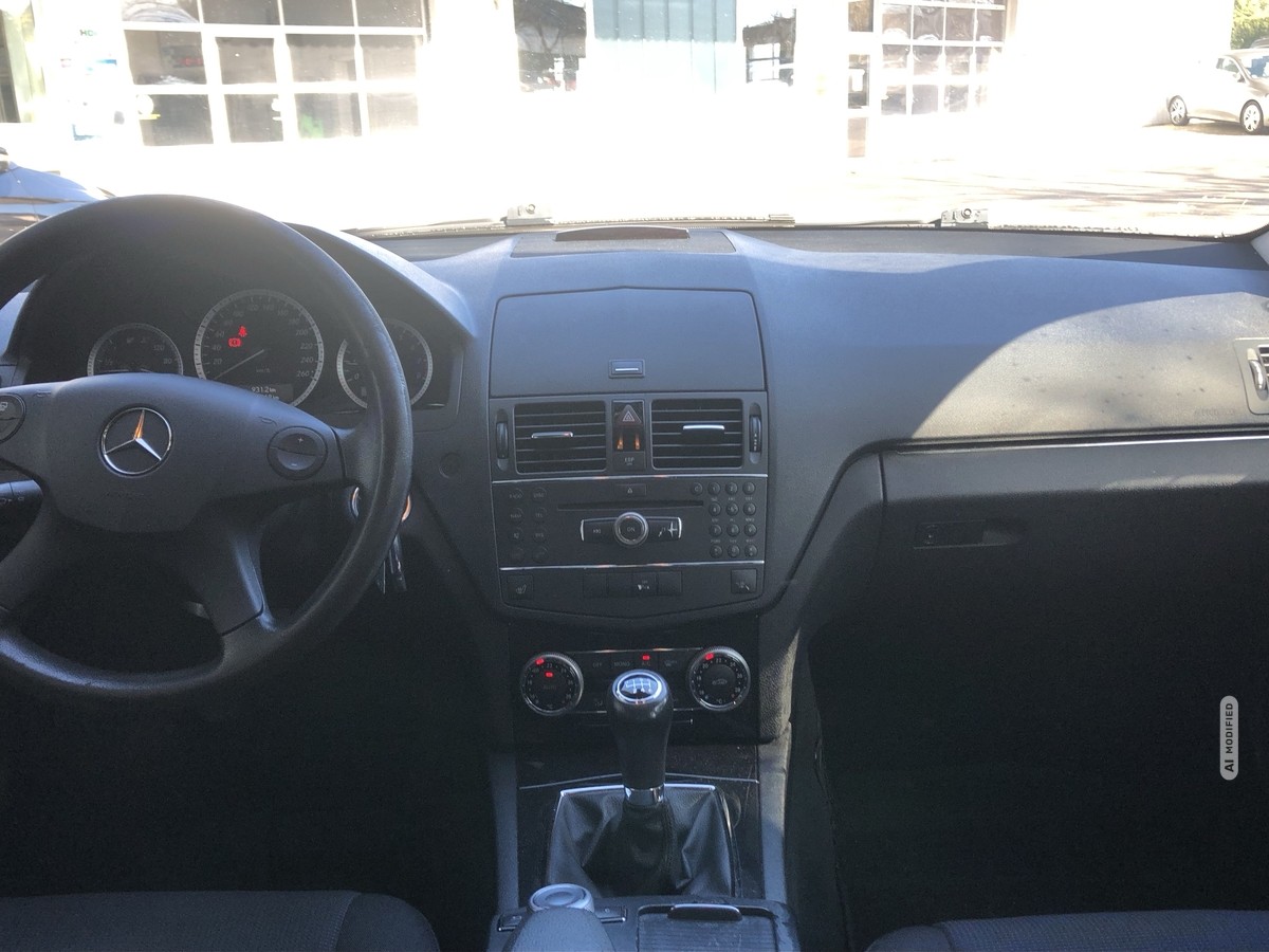 Mercedes-Benz C 180 NUR EXPORT GEPFLEGT*NAVI*KLIMAAUT*PTS VO*HI*SHZ 