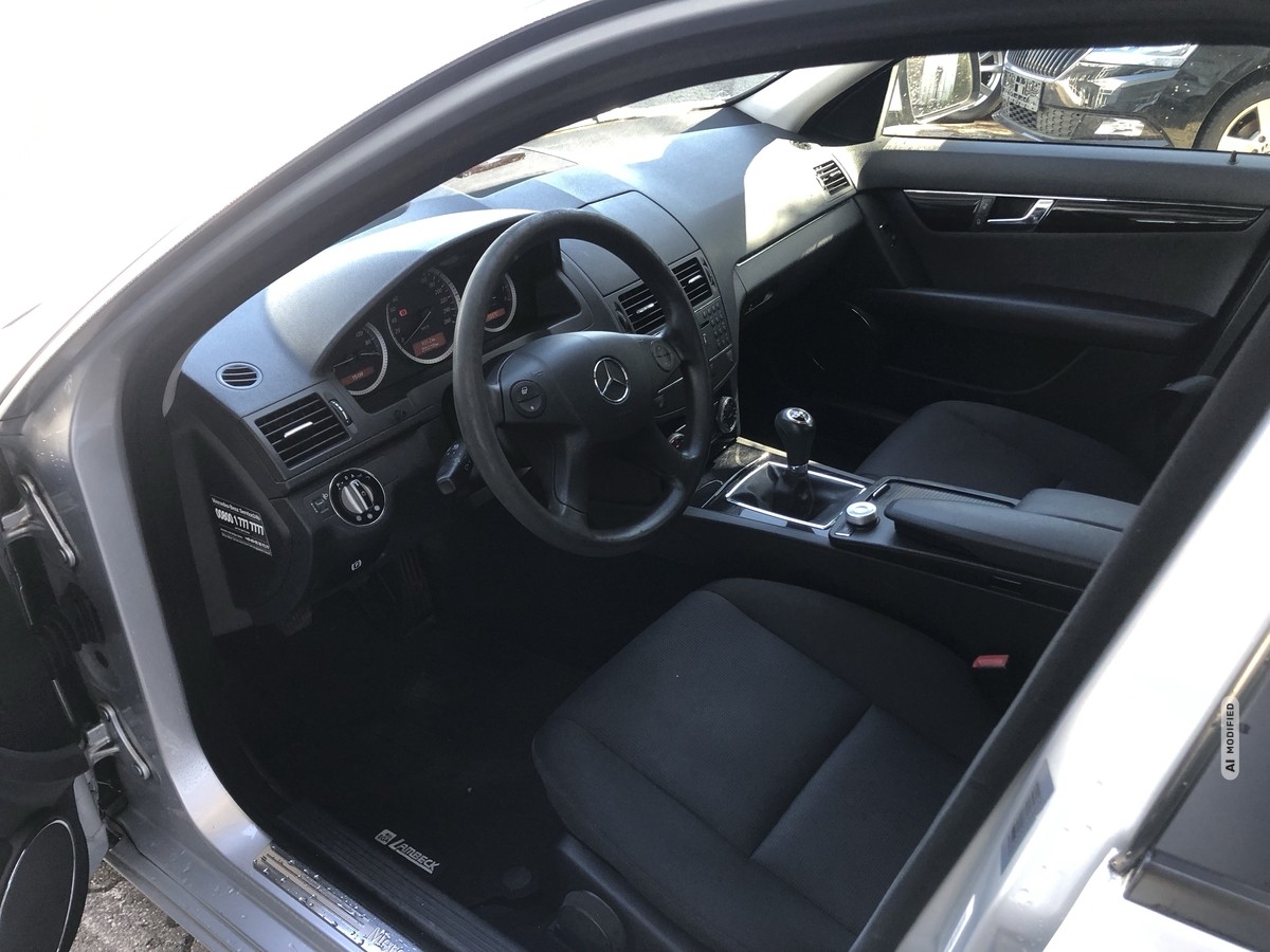 Mercedes-Benz C 180 NUR EXPORT GEPFLEGT*NAVI*KLIMAAUT*PTS VO*HI*SHZ 
