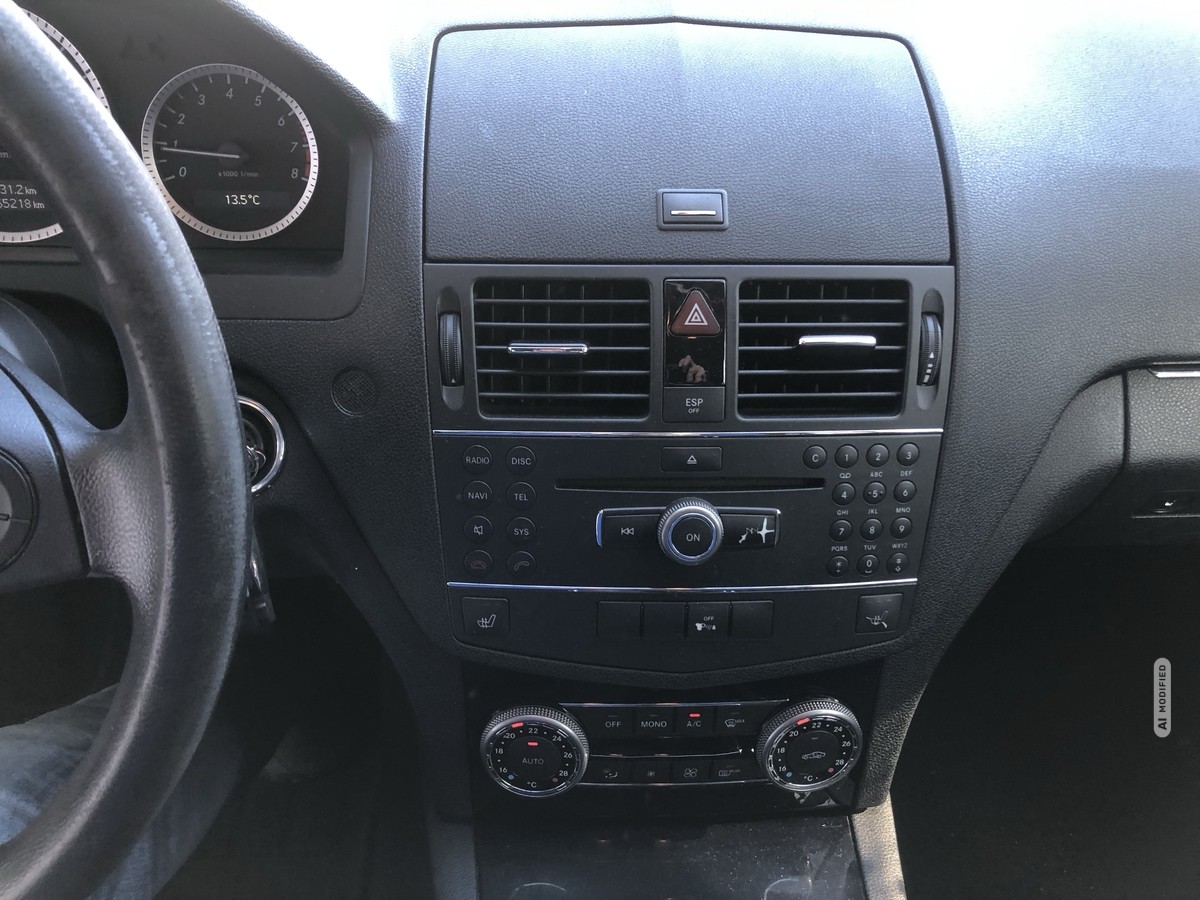 Mercedes-Benz C 180 NUR EXPORT GEPFLEGT*NAVI*KLIMAAUT*PTS VO*HI*SHZ 