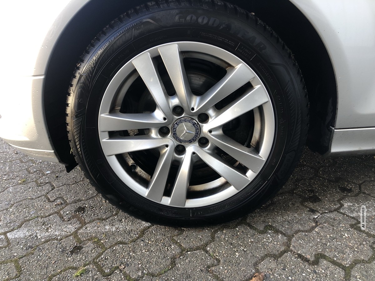 Mercedes-Benz C 180 NUR EXPORT GEPFLEGT*NAVI*KLIMAAUT*PTS VO*HI*SHZ 