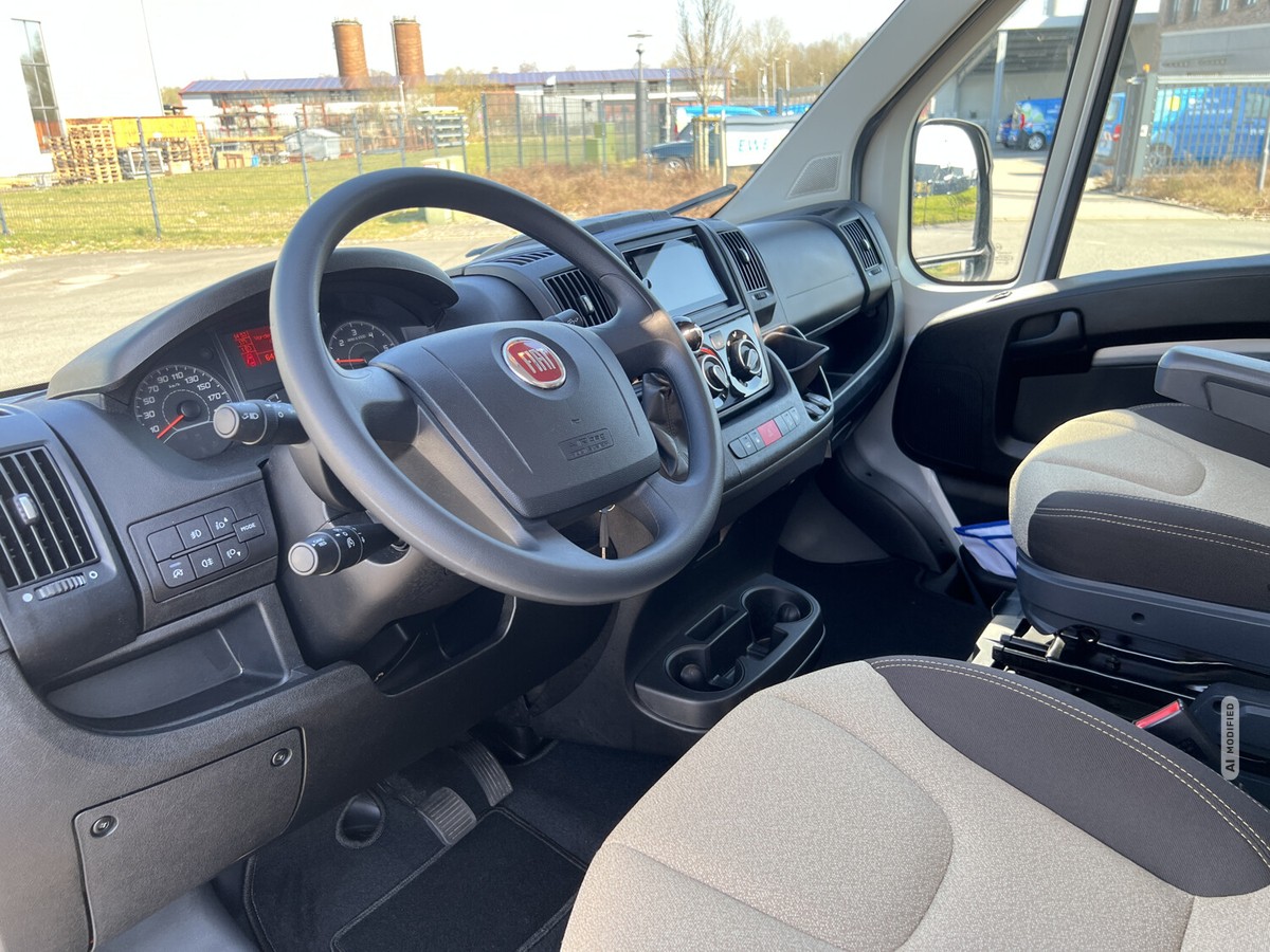 Pössl Roadcar 540 Automatik+Solar+SAT+AHK+Markise+Navi+160 PS