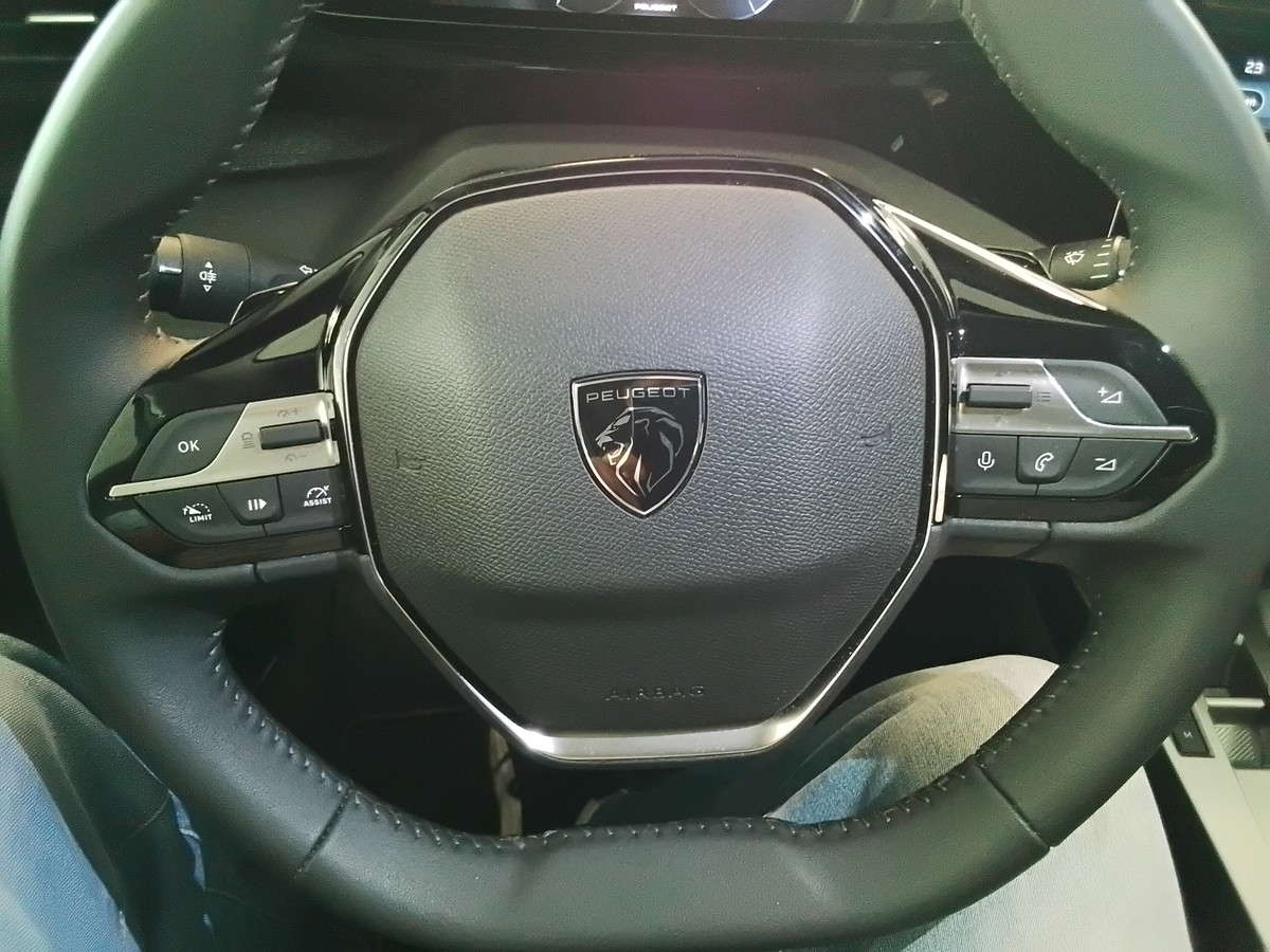 Peugeot 408 PureTech 130 EAT8 Allure Pack